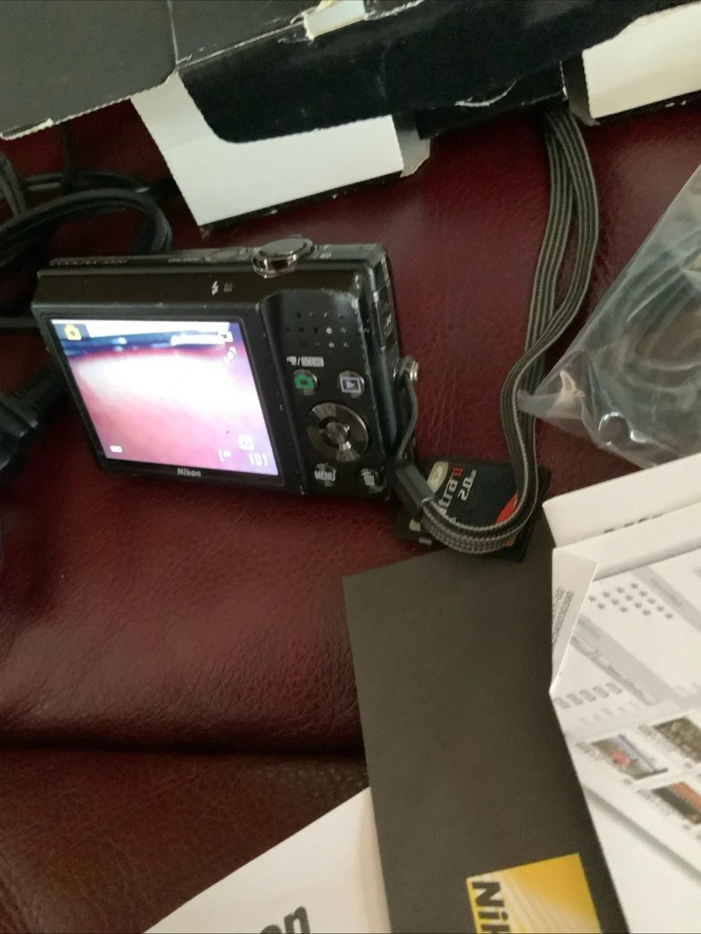 Nikon Coolpix S570 digital camera complete + SD card. Cosmetic scratches present